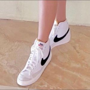 WMNS NIKE BLAZER MID ‘77